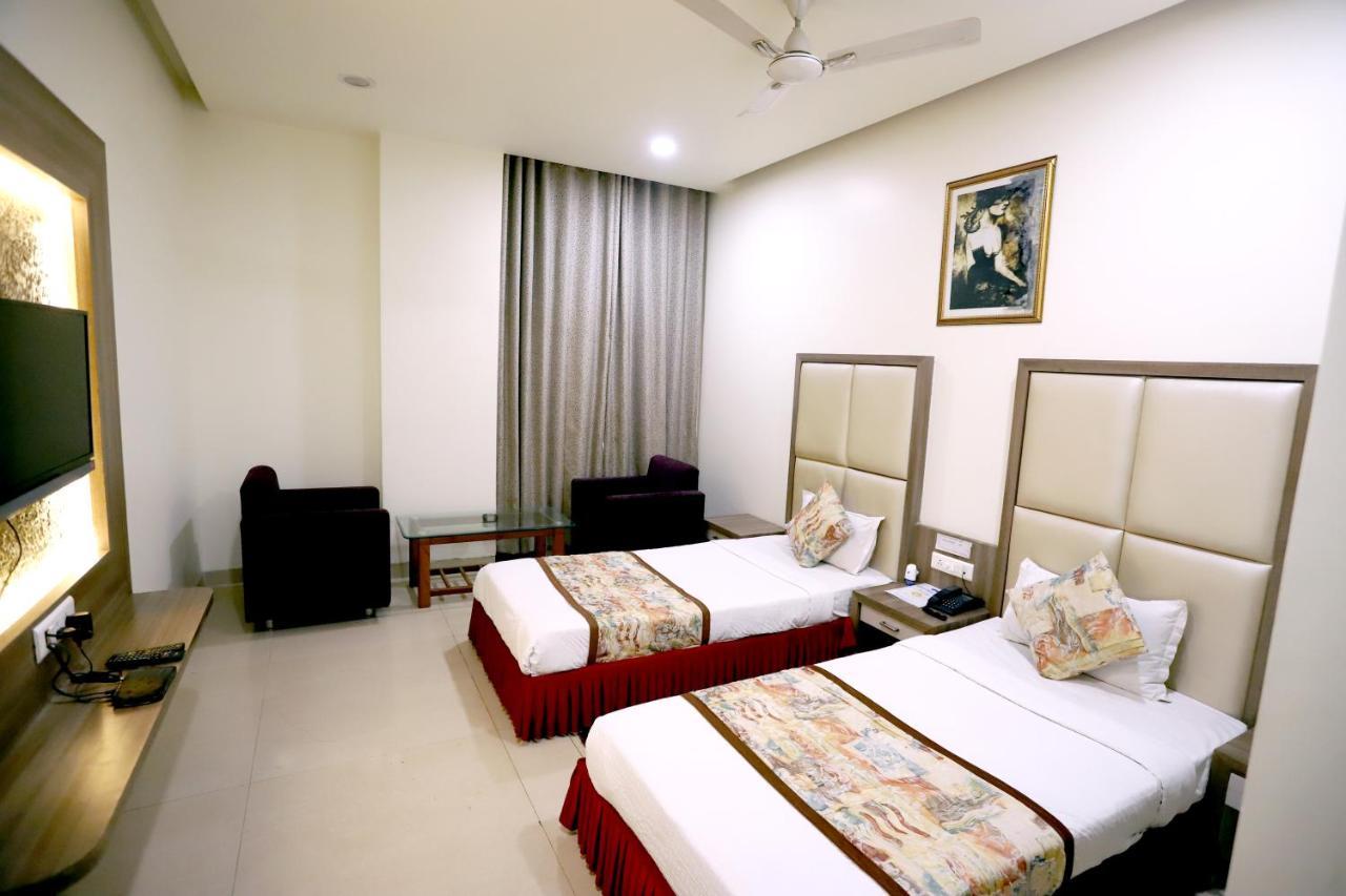 Hotel Blue Pearl Bhopal Bagian luar foto