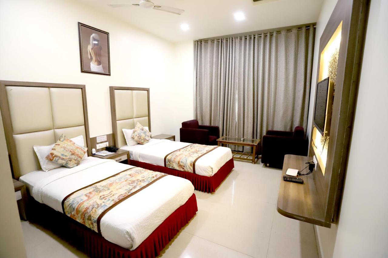 Hotel Blue Pearl Bhopal Bagian luar foto