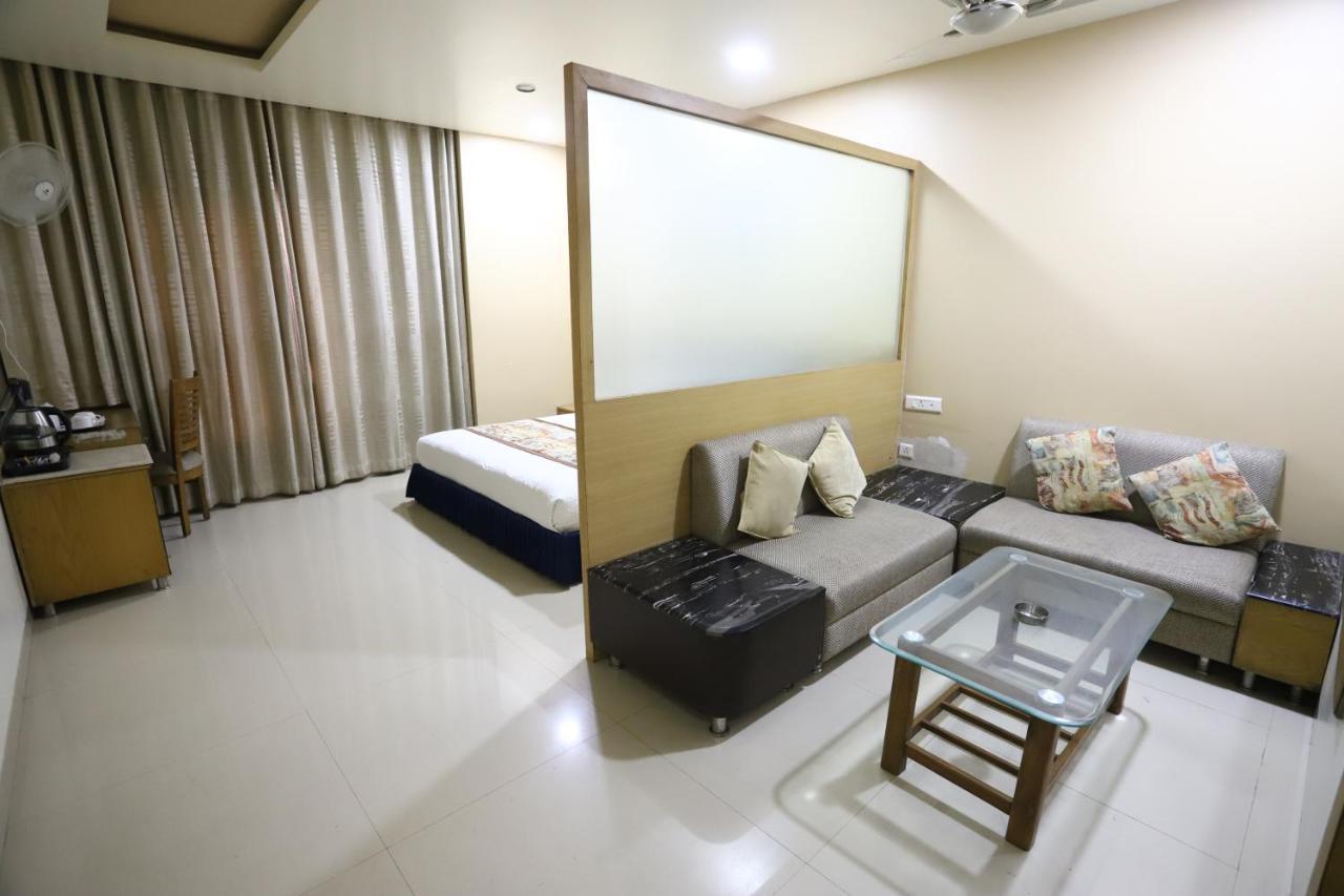 Hotel Blue Pearl Bhopal Bagian luar foto