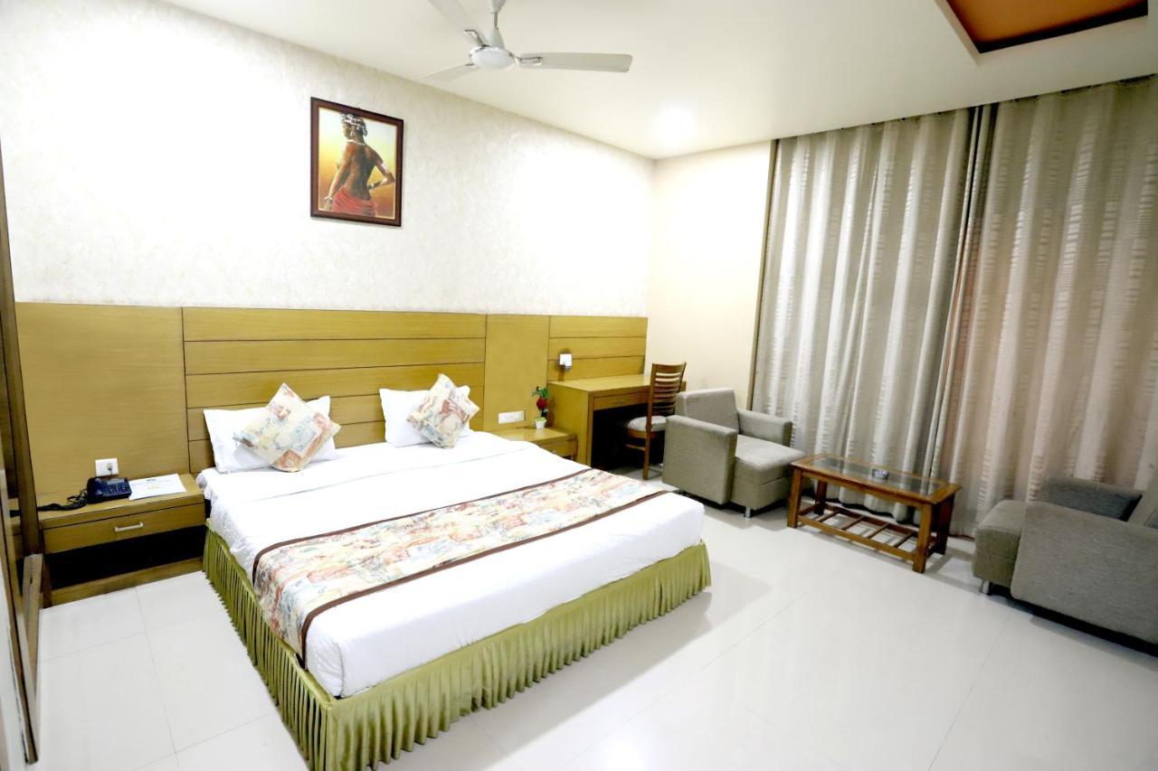 Hotel Blue Pearl Bhopal Bagian luar foto