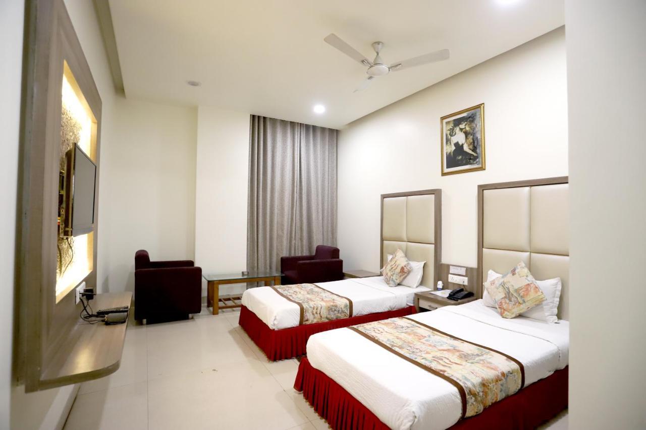 Hotel Blue Pearl Bhopal Bagian luar foto