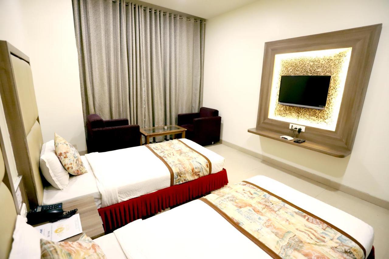 Hotel Blue Pearl Bhopal Bagian luar foto