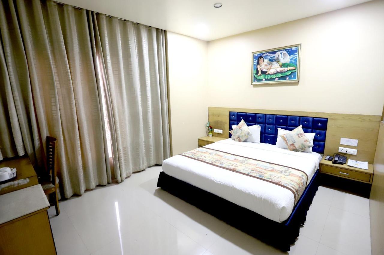 Hotel Blue Pearl Bhopal Bagian luar foto