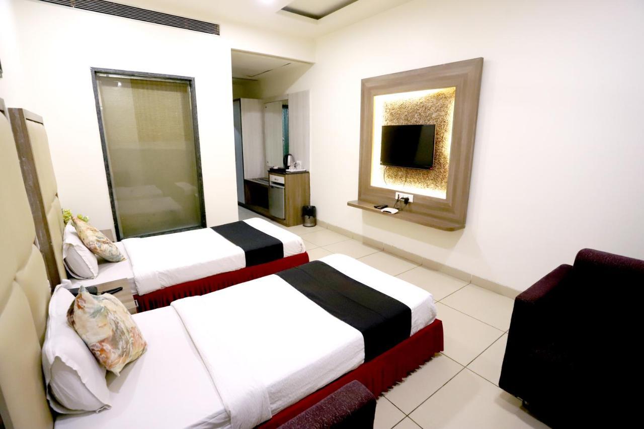 Hotel Blue Pearl Bhopal Bagian luar foto