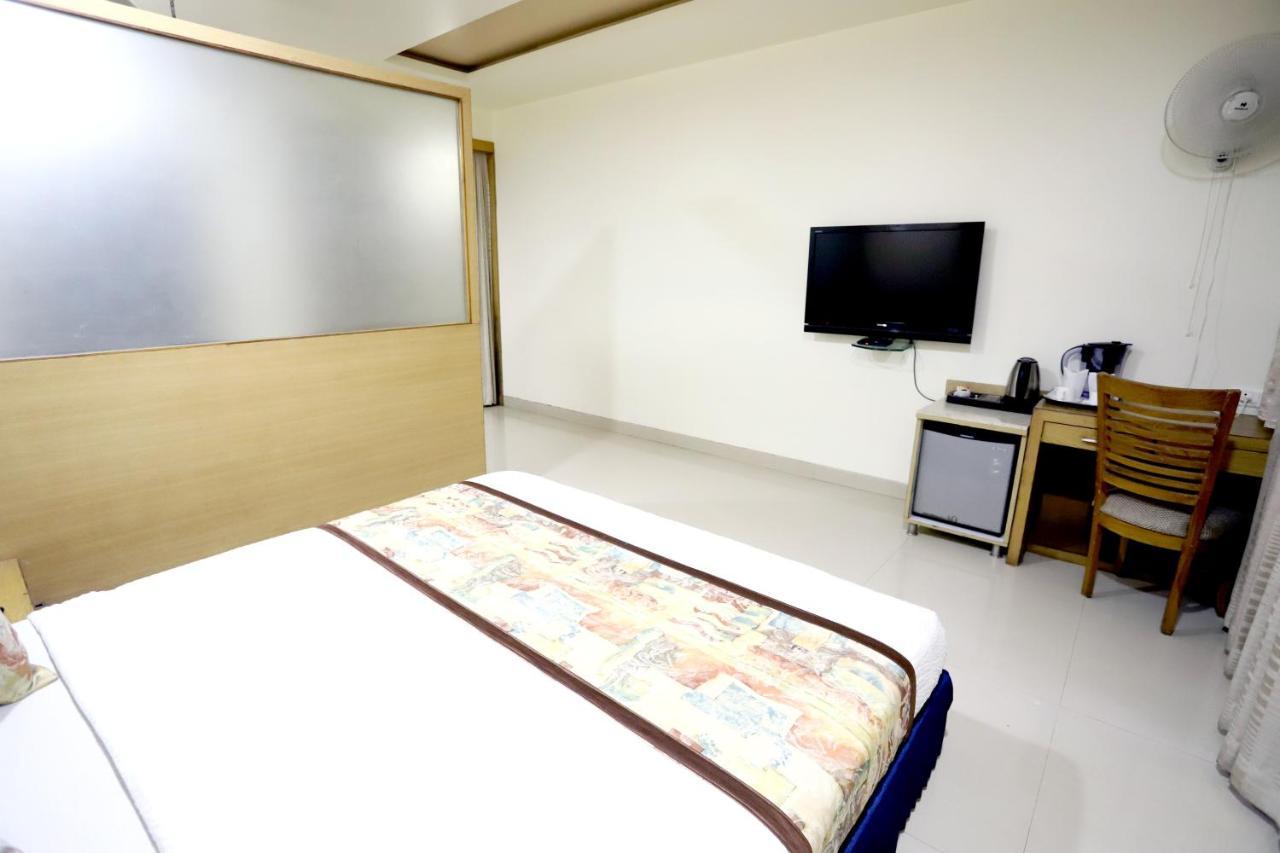 Hotel Blue Pearl Bhopal Bagian luar foto