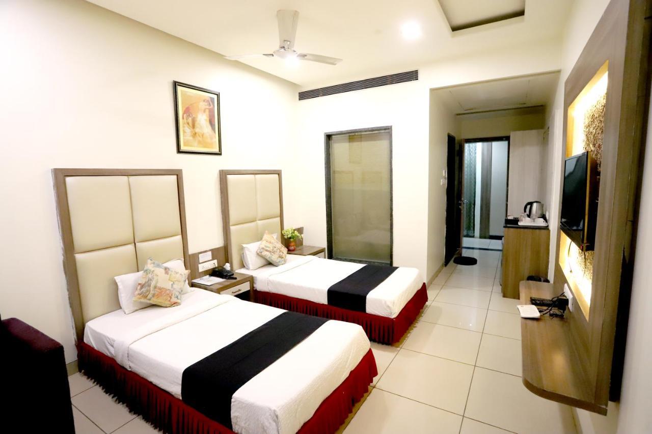 Hotel Blue Pearl Bhopal Bagian luar foto