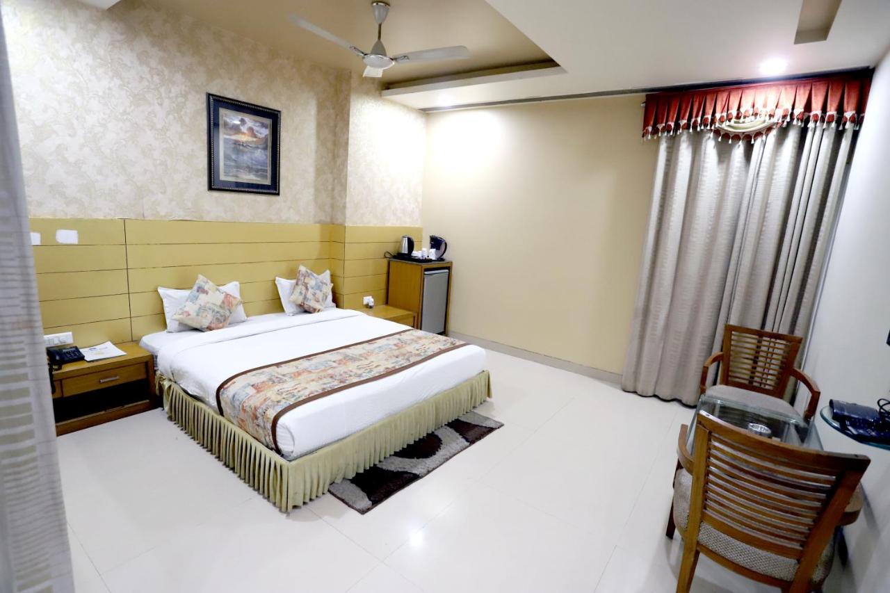 Hotel Blue Pearl Bhopal Bagian luar foto