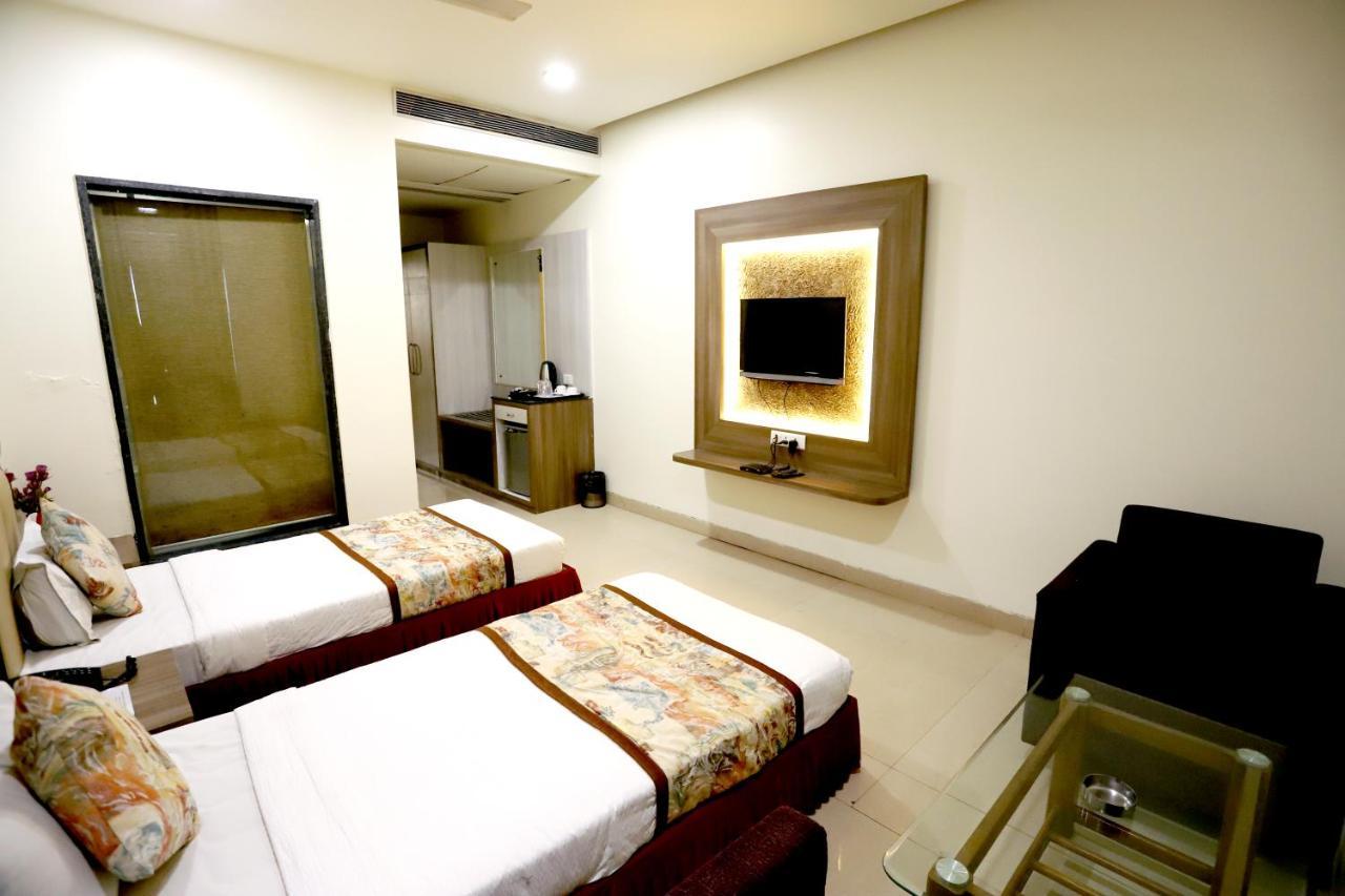 Hotel Blue Pearl Bhopal Bagian luar foto