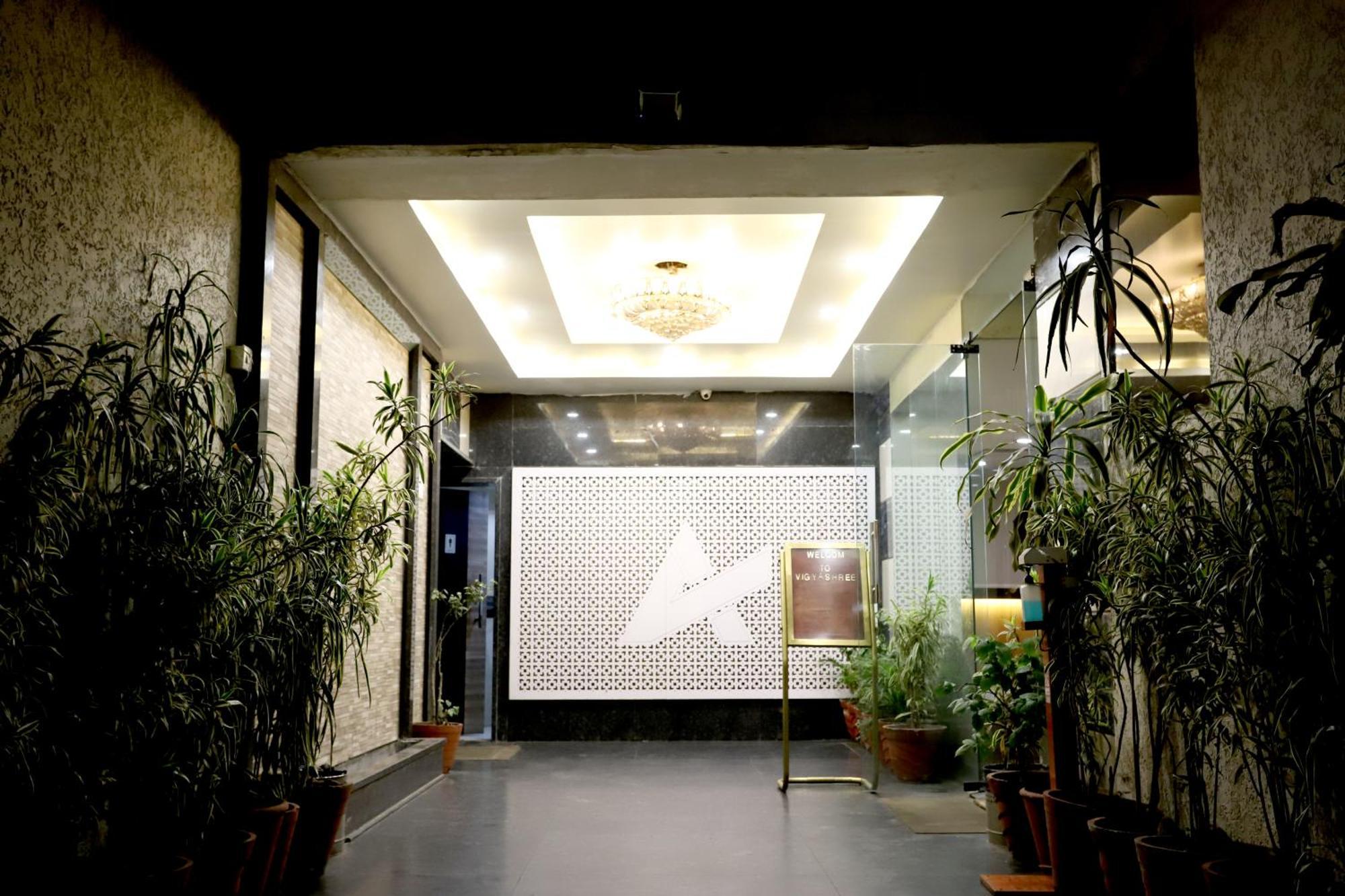 Hotel Blue Pearl Bhopal Bagian luar foto