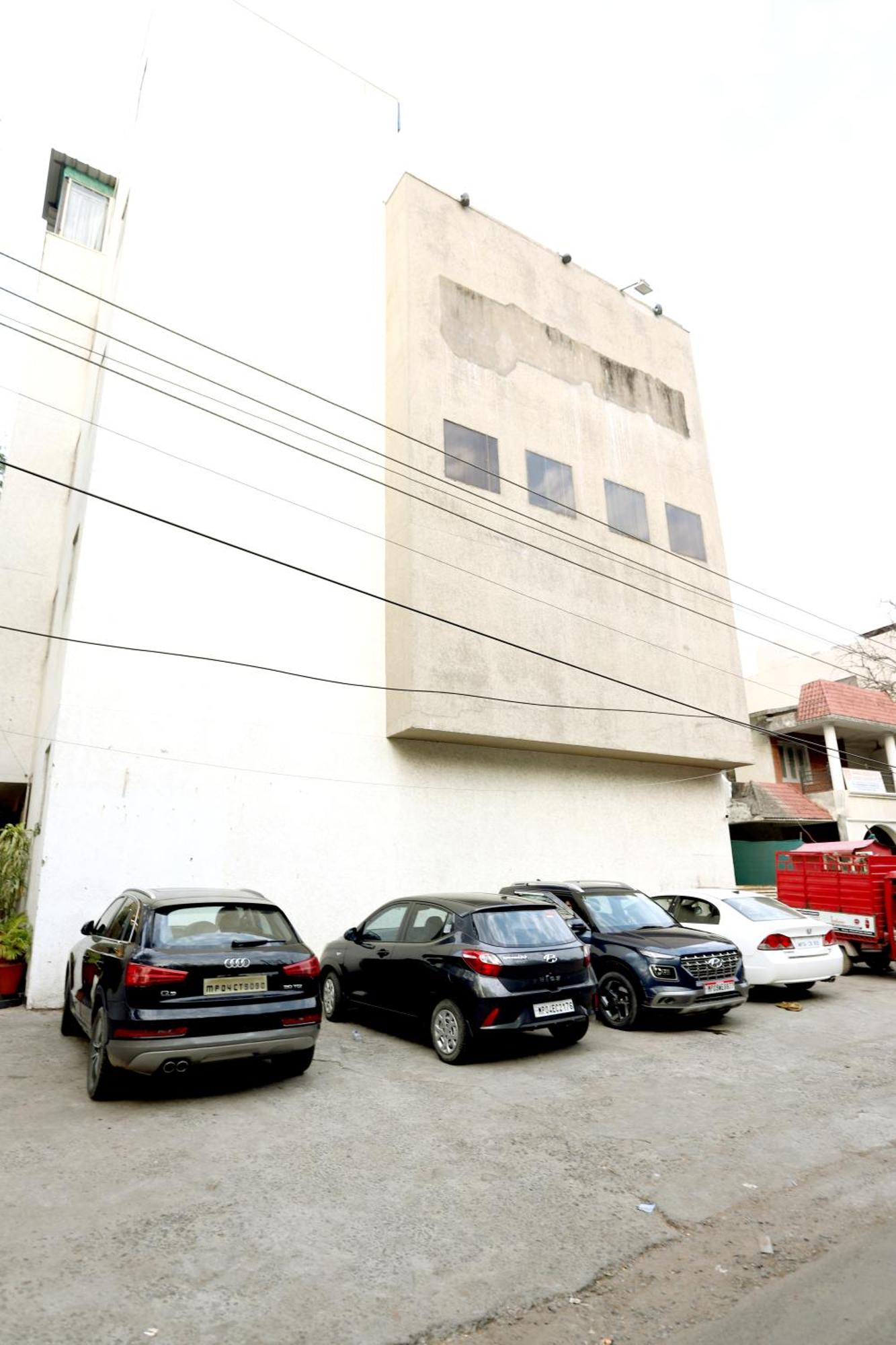 Hotel Blue Pearl Bhopal Bagian luar foto